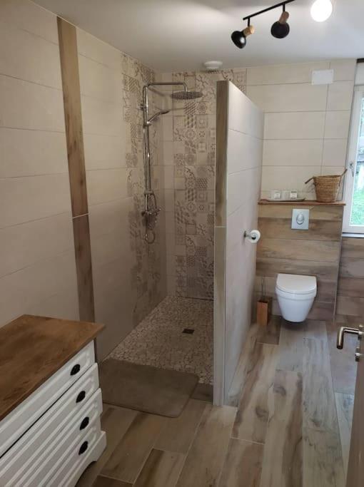 サルグミーヌLe Bord De Sarre Meuble 3 Etoilesアパートメント エクステリア 写真